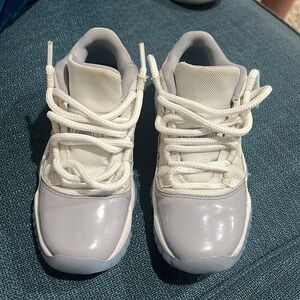 Air Jordan 11 low cement grey